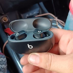 Beats by Dre ear buds they Are black and white